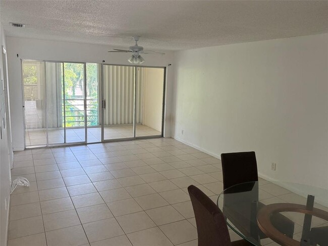 Photo - 2839 Taylor St Unidad 10 Rental