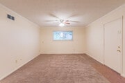 2BR, 1BA - 935 SF (Marquette Manor)