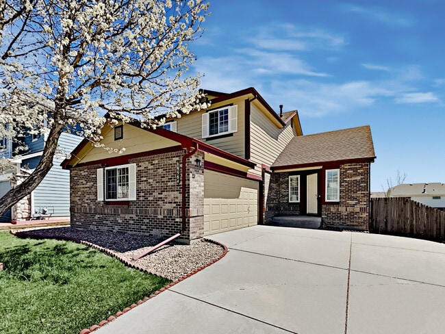 Building Photo - 19984 E Lasalle Dr