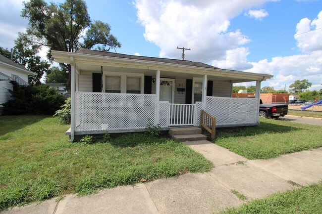 Building Photo - Quaint 2 Bedroom 1 Bathroom Ranch Rental