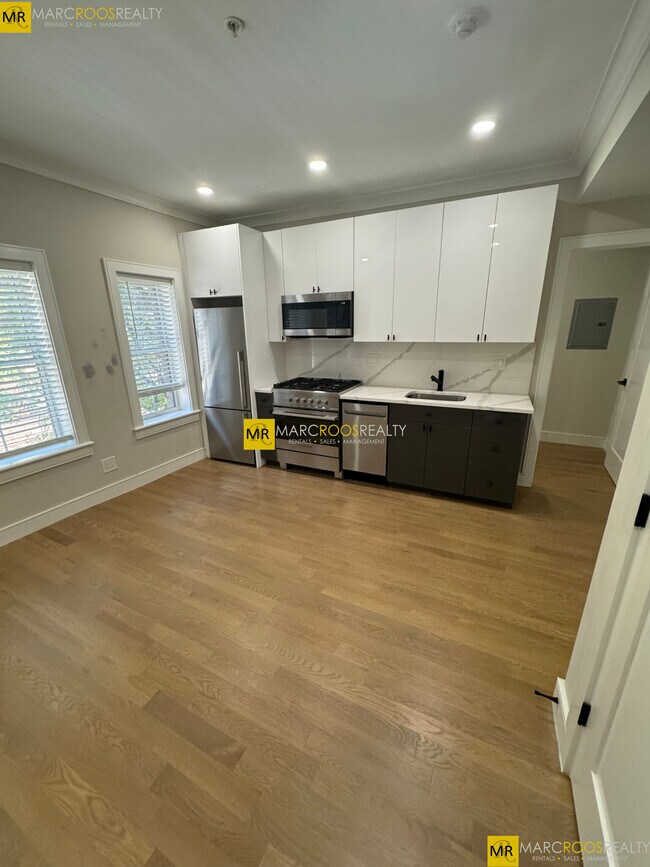 Photo - 531 Newbury St