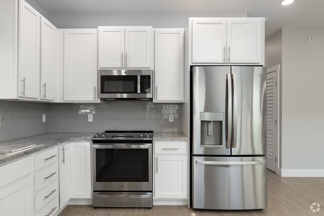 2BR, 2BA - 1,030SF - Kitchen