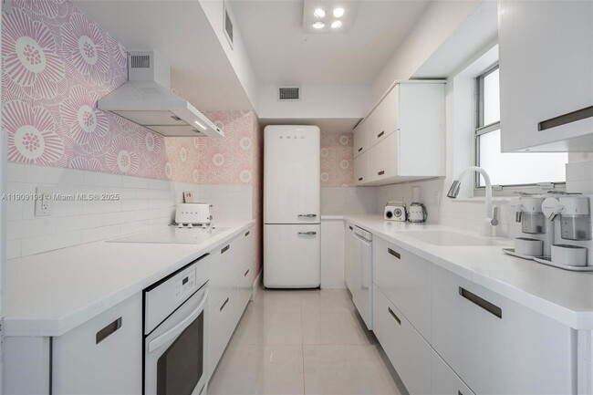 Photo - 9101 E Bay Harbor Dr