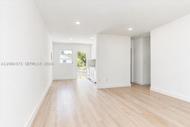 Building Photo - 355 NE 55th St Unit 2