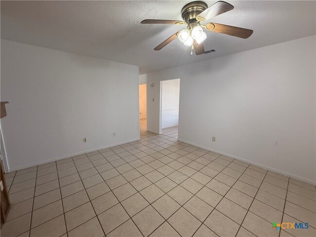 Building Photo - 205 Jason Dr Unit B Rental