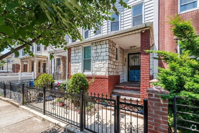 Building Photo - 554 E 34th St Rental