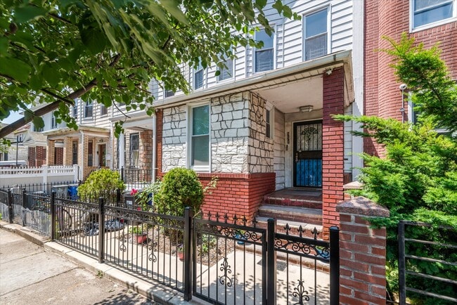 Photo - 554 E 34th St Rental
