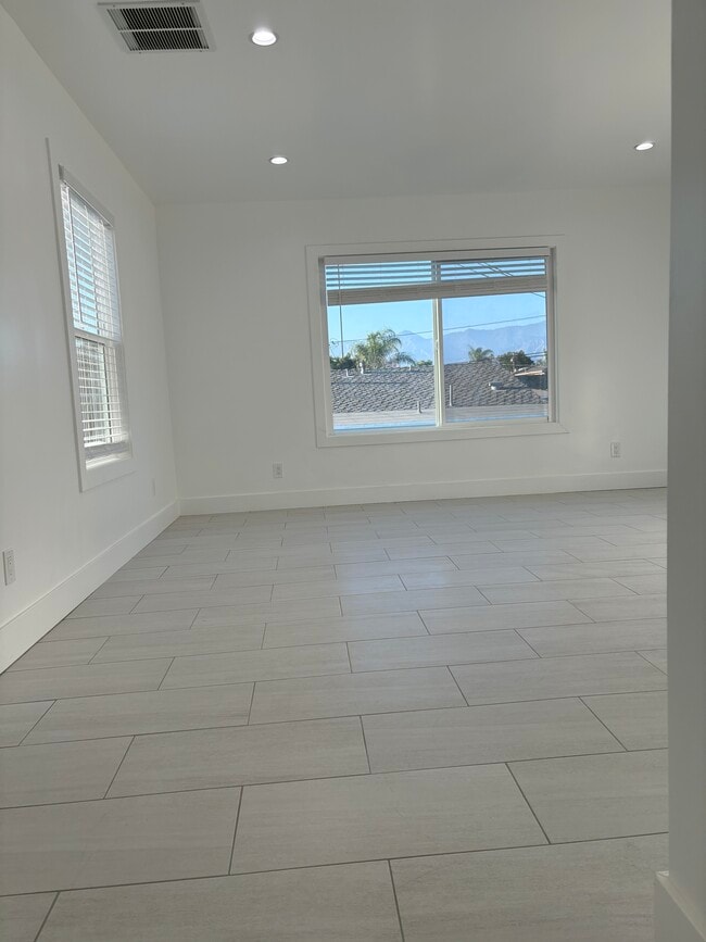 Building Photo - 306 W Adams Ave Unit - Rental