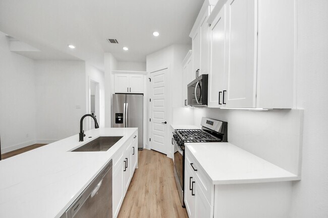 Photo - 3310 Hardy St