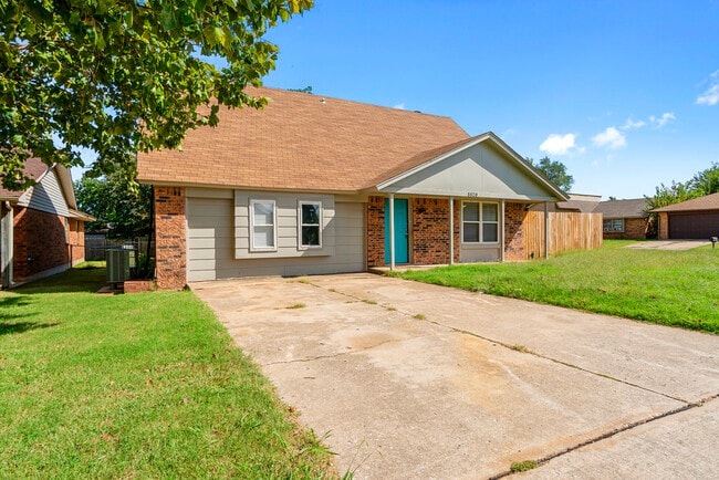 Building Photo - 5520 Evanbrook Terrace