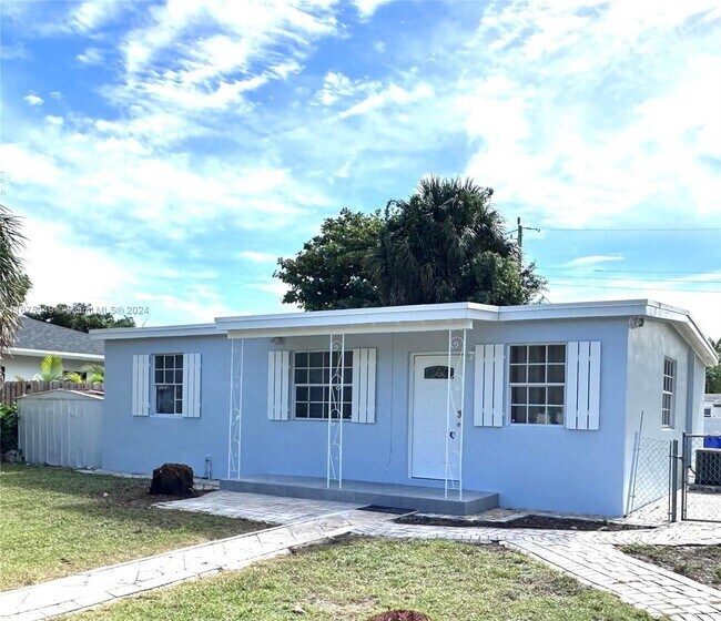 Building Photo - 4960 NE 14th Way Rental