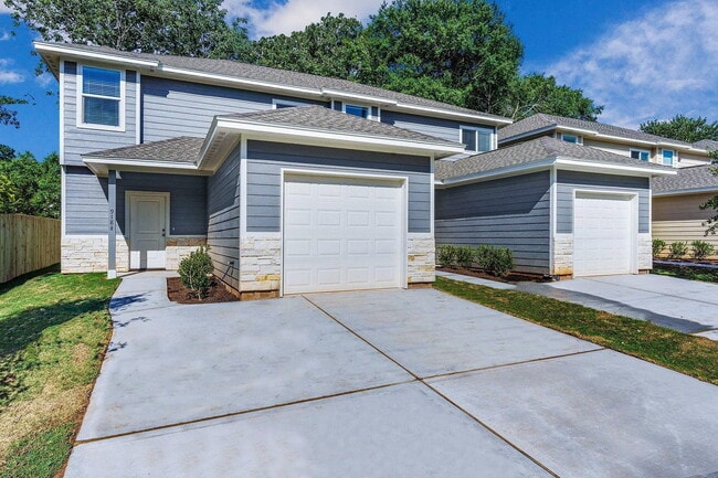 Building Photo - 918 Shady Ln