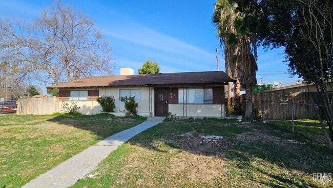 Building Photo - South Bakersfield Home for Lease 3 Bed 1.7...