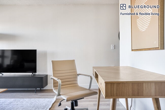 Photo - 270 Babcock St Unidad FL18-ID822