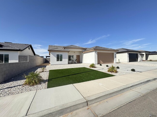 Building Photo - 4706 E Ortega St