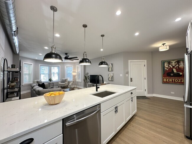 Photo - 2641 W Carmen Ave Unidad 2