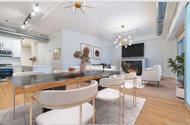 Dining and living room - 1000 W Adams St Unidad 3 bedroom w. doorman