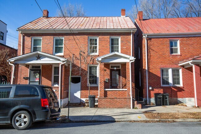 Photo - 2 Bedroom, 1.5 Bath, Duplex in Historic Martinsburg, WV