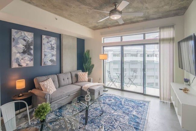 Building Photo - 333 E Roosevelt St Unit ID1263032P Rental