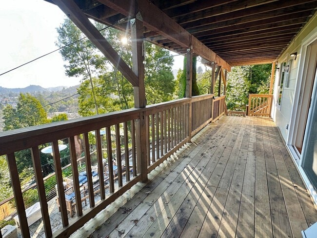 Photo - Fairfax Hillside Flat w/Valley Views
