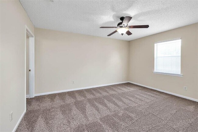 Photo - 138 Winter Chase Ln