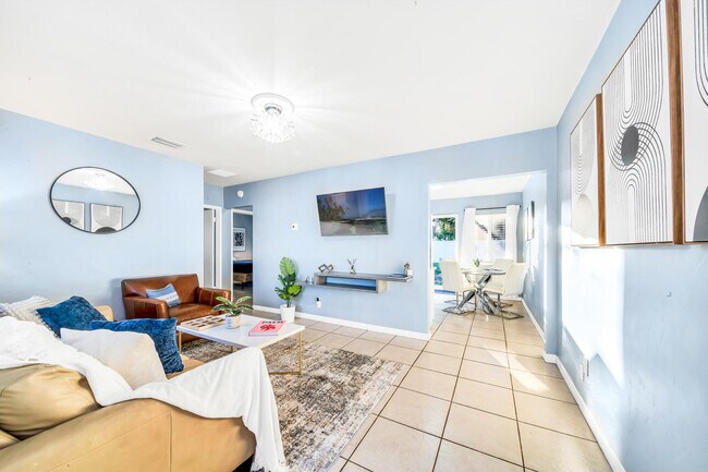 3331 Lake Ave
