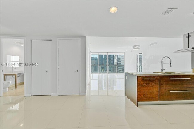 Photo - 495 Brickell Ave Unidad 2103