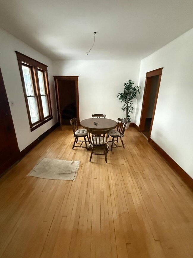 Photo - 1102 Oakes St