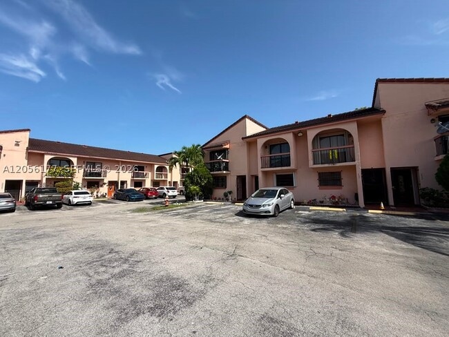 Building Photo - 2560 W 53rd St