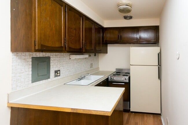 Photo - 3825 N Pine Grove Ave Unit 214