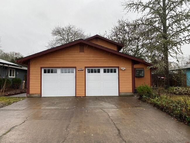 Photo - Spacious 4 Bedroom House in South Town!