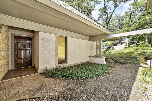 Building Photo - 6305 Shadow Valley Dr Unit A