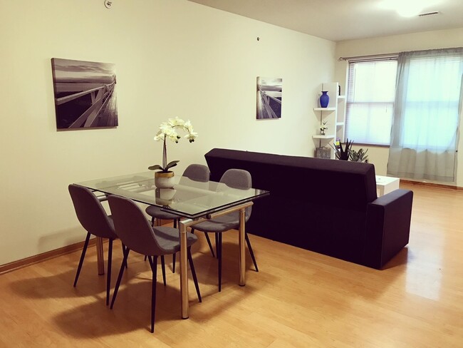 322 N Henry St Unit 201