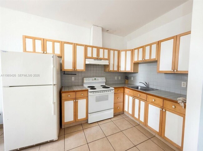 Photo - 404 NE 27th St Unidad 1=2A