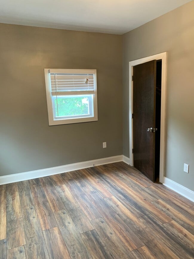 Building Photo - 544 N Sheridan Ave Unit Apt. 1