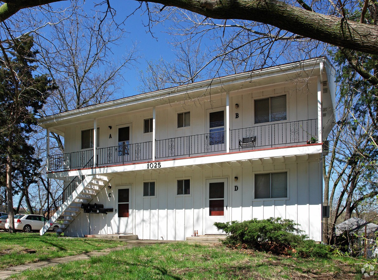 Photo - 1025 Indiana St Apartments