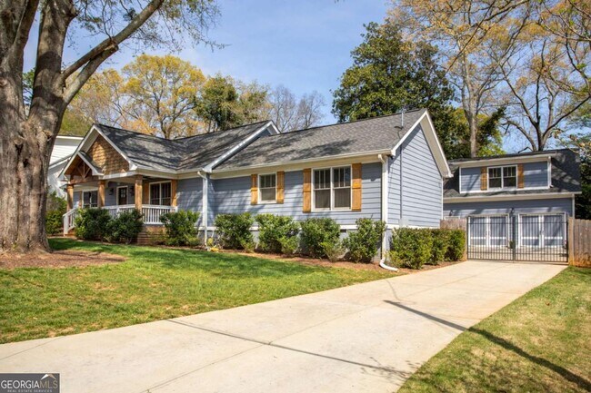 Photo - 318 Ashburton Ave SE