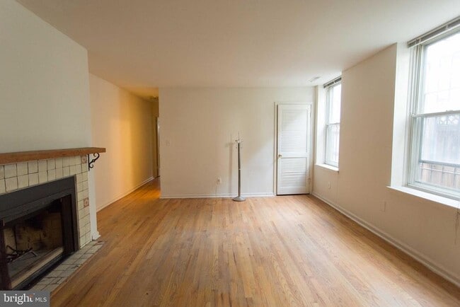 Building Photo - 526 Spruce St Unit 1R