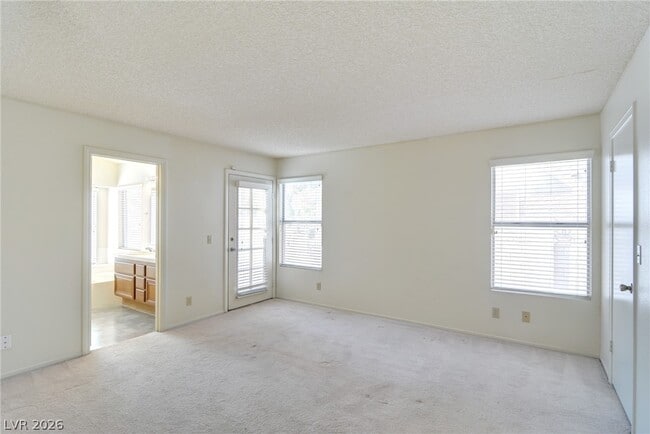 Photo - 217 S White Cloud Cir