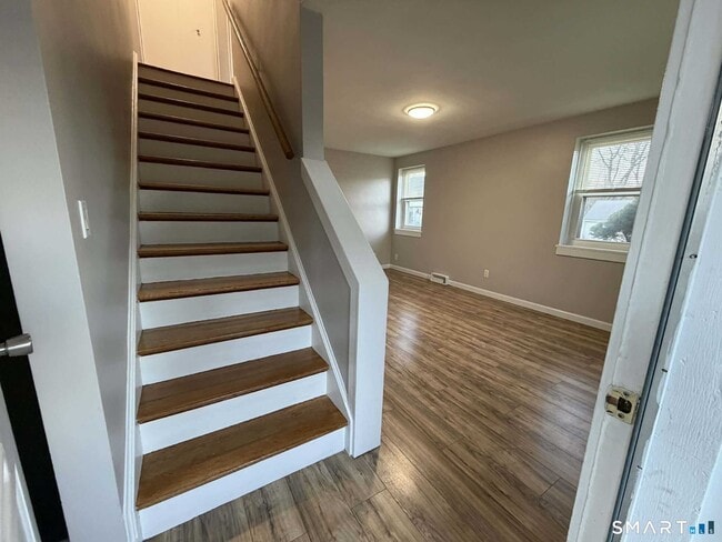 Photo - 27 New Hampshire Dr