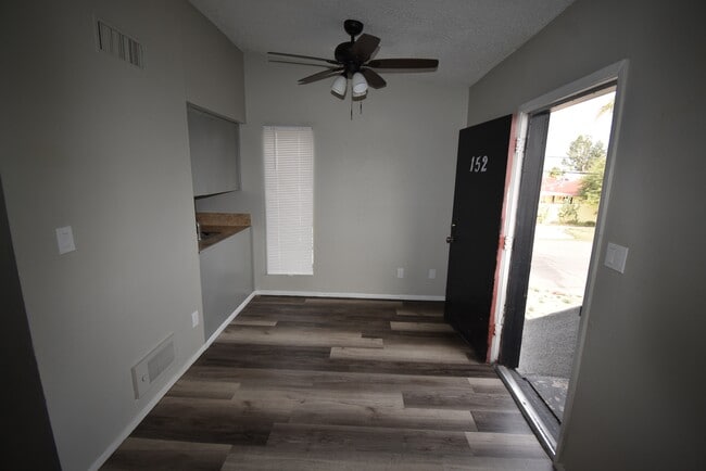 Photo - 152 E 21st St