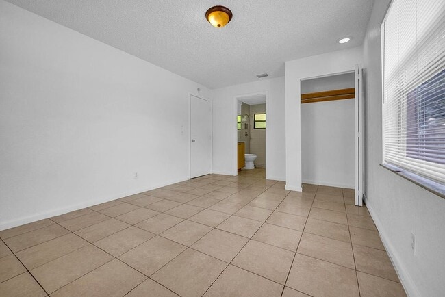 Photo - 336 NE 12th Ave