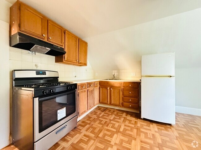 Building Photo - 35 Kingston St Unit 3 Rental