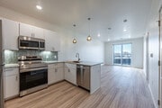 1BR, 1BA - 720 SF - Kitchen/Living Room