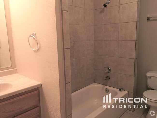 Building Photo - 5717 Indian Hill Dr Rental