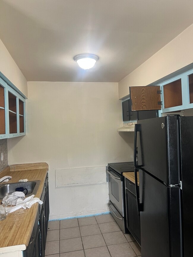 Photo - 222 W 34th St Unit Apartment B