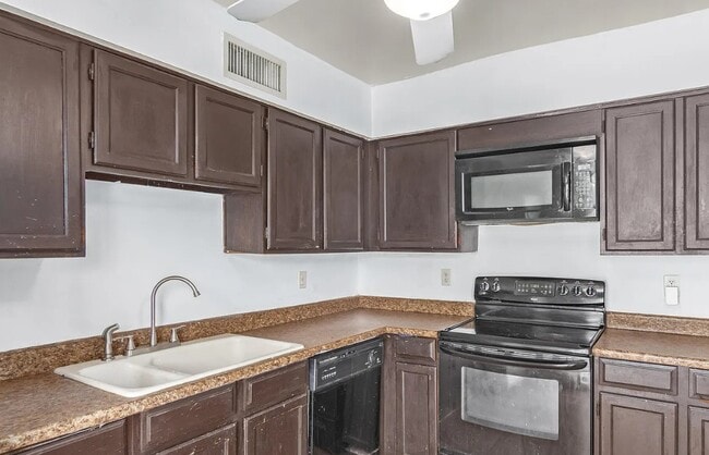 1312 E Hopi Cir