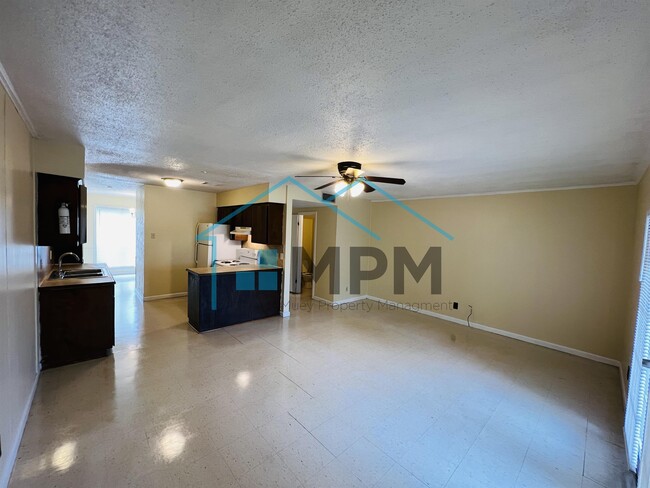 Photo - 62 W Elmwood Dr Apartment Unit A