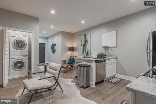 Photo - 3221 Noble St Unit 3