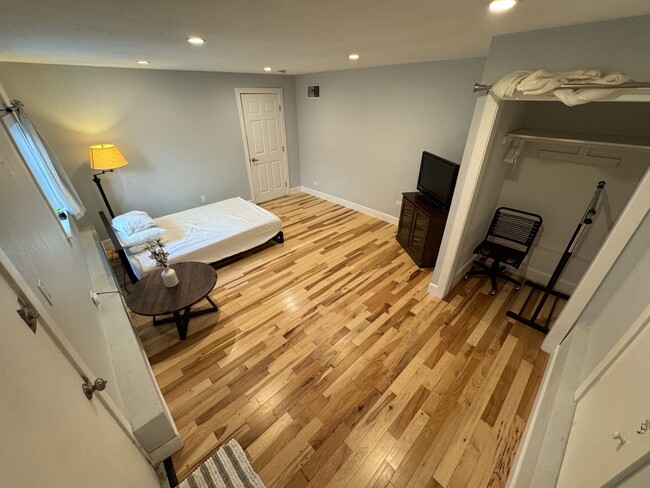 Building Photo - 4816 Bond St Rental